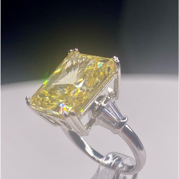 CANARY YELLOW 10 CARAT EMERALD CUT SIMULATED STONE SET IN STERLING SILVER - Picture 6 of 7